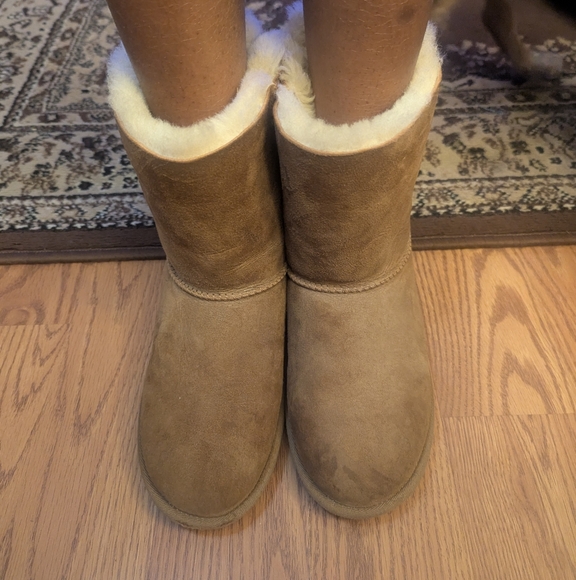 Ugg Womens Boots Size USA 5 Bailey Bow II Chestnut Shoes LOW Heel - Picture 1 of 11